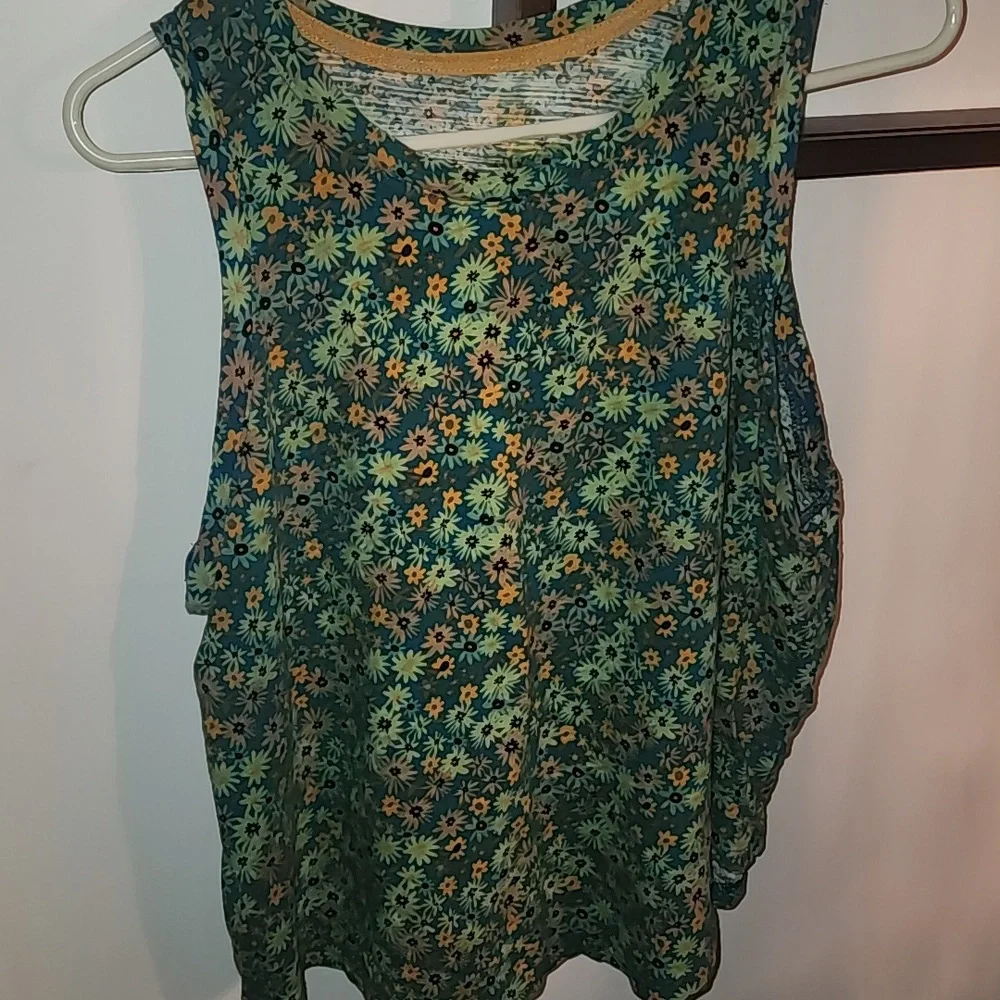 Secret Treasures chic floral